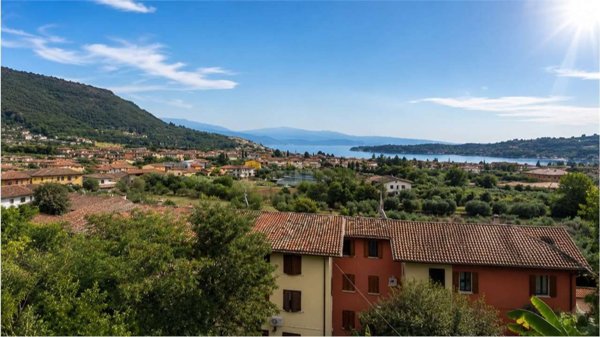 casa indipendente in vendita a Salò in zona Villa