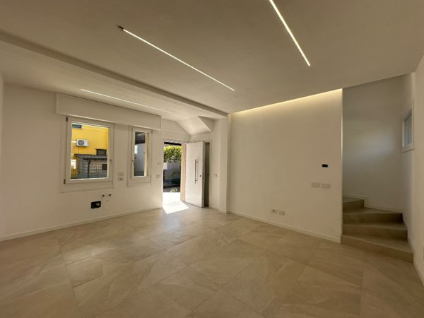 casa indipendente in vendita a Salò in zona Villa