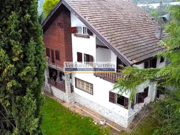 casa indipendente in vendita a Salò in zona Villa