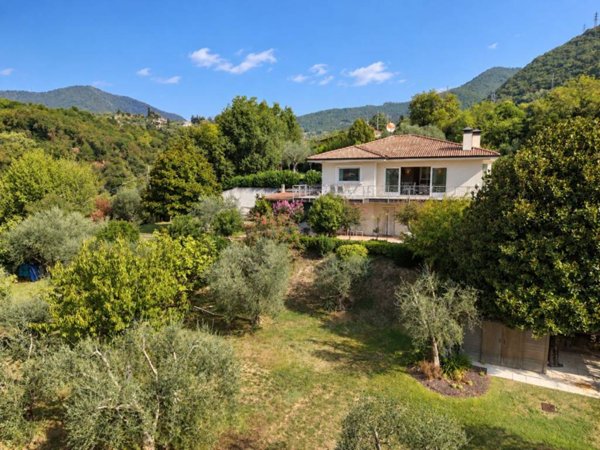 casa indipendente in vendita a Salò in zona Villa