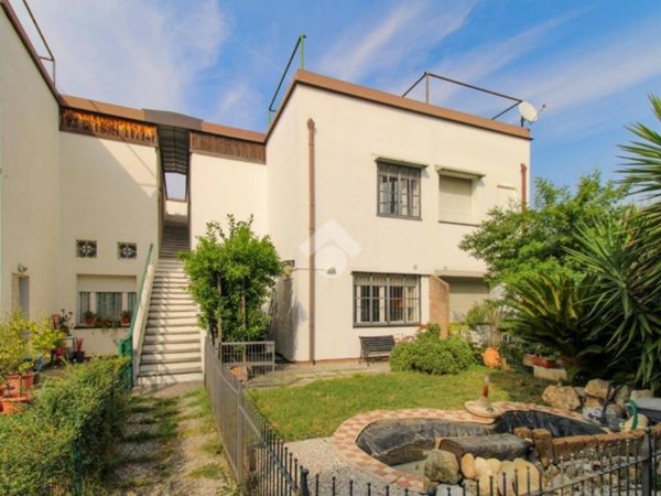 casa indipendente in vendita a Salò in zona Villa
