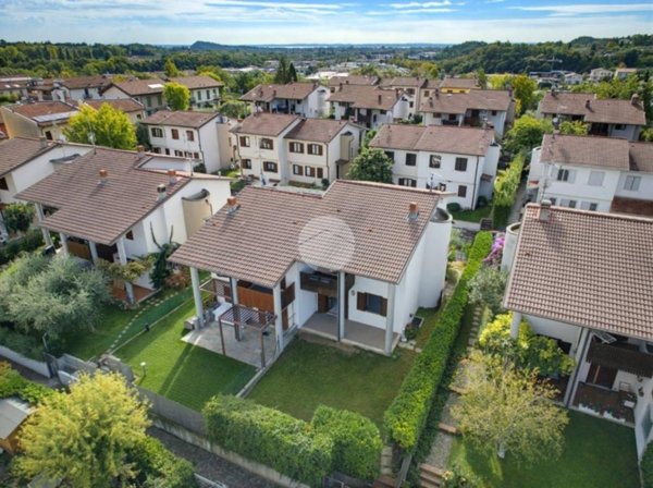casa indipendente in vendita a Salò in zona Villa