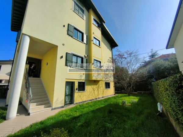 casa indipendente in vendita a San Felice del Benaco