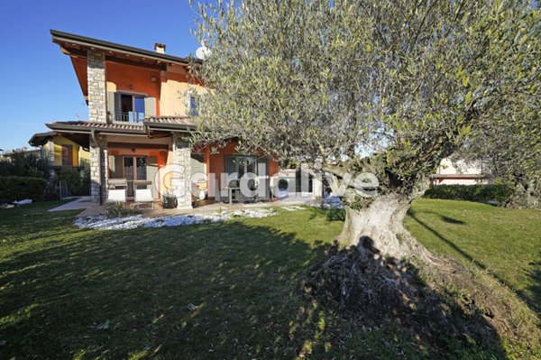 casa indipendente in vendita a San Felice del Benaco