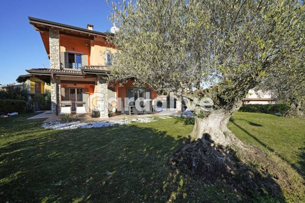 casa indipendente in vendita a San Felice del Benaco