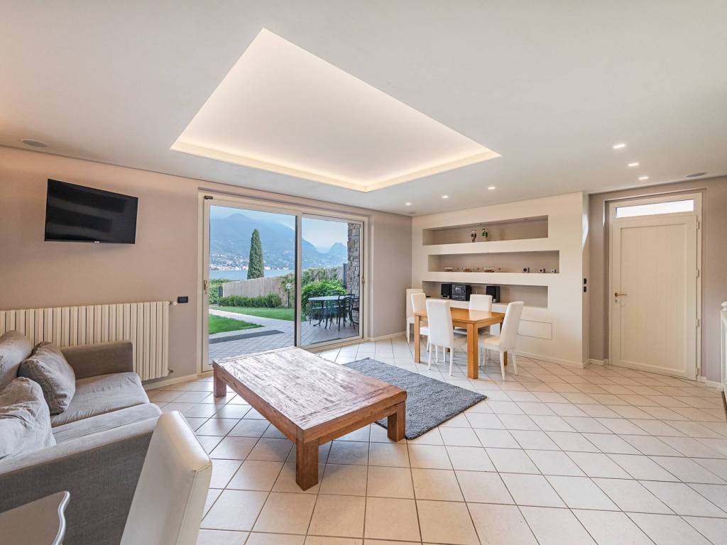casa indipendente in vendita a San Felice del Benaco in zona Portese