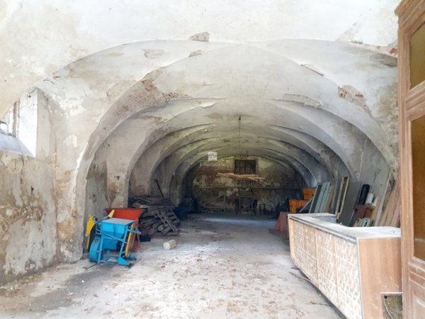 locale di sgombero in vendita a San Felice del Benaco in zona Portese