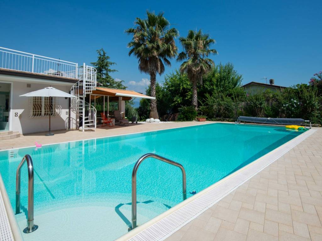 casa indipendente in vendita a San Felice del Benaco