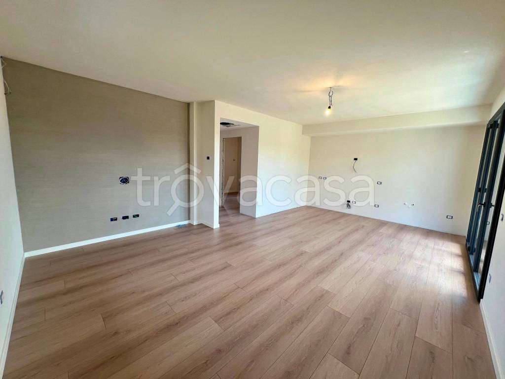 casa indipendente in vendita a San Felice del Benaco