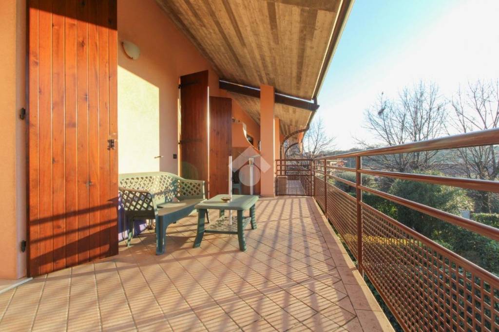 appartamento in vendita a San Felice del Benaco in zona Portese