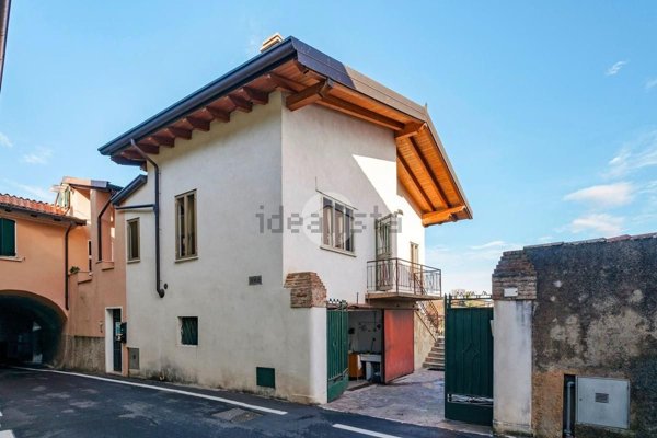 casa indipendente in vendita a San Felice del Benaco