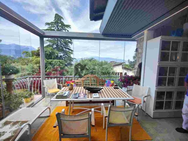 casa indipendente in vendita a San Felice del Benaco in zona Cisano