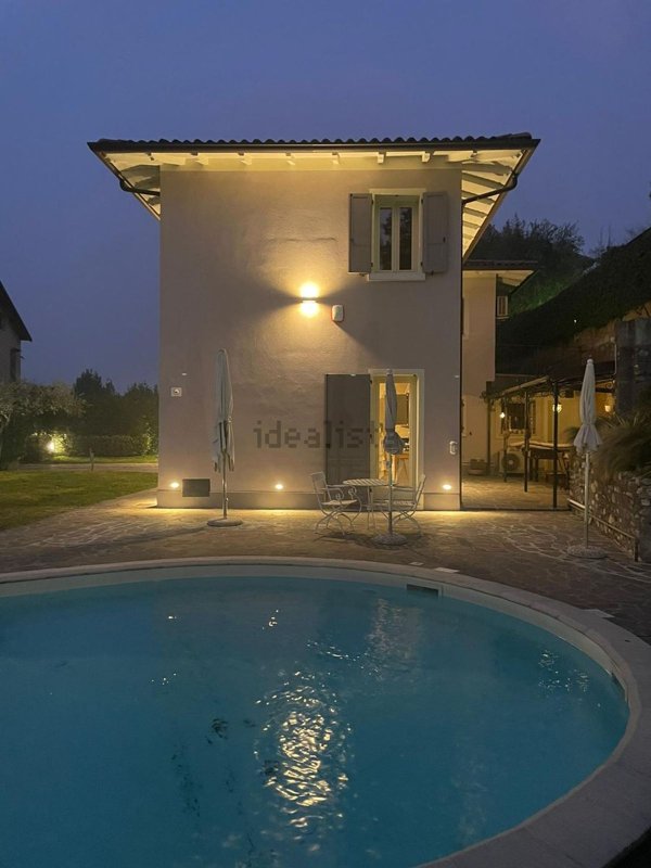 casa indipendente in vendita a San Felice del Benaco
