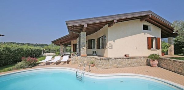 casa indipendente in vendita a San Felice del Benaco