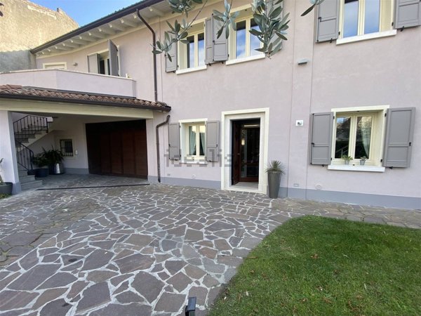 casa indipendente in vendita a San Felice del Benaco