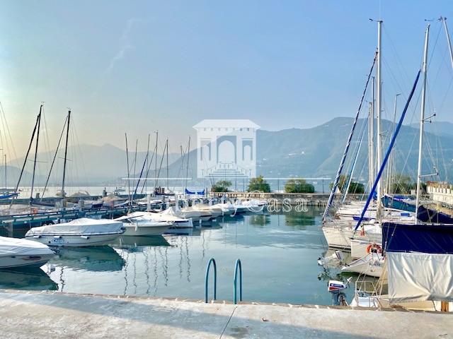 locale di sgombero in vendita a San Felice del Benaco in zona Portese