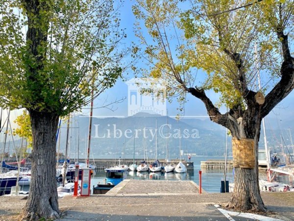 locale di sgombero in vendita a San Felice del Benaco in zona Portese