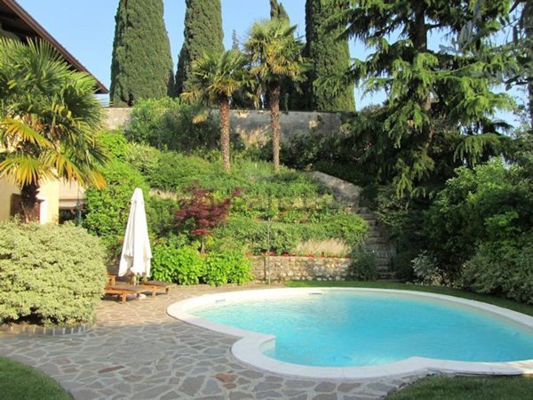 casa indipendente in vendita a San Felice del Benaco
