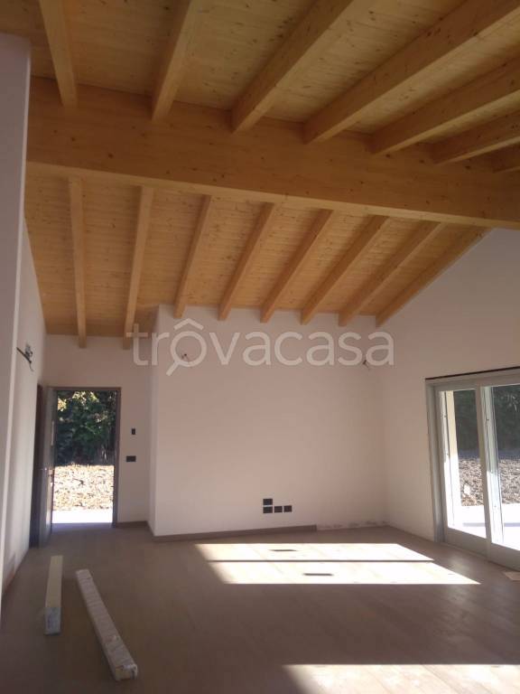 casa indipendente in vendita a San Felice del Benaco