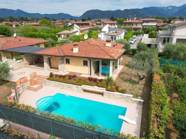 casa indipendente in vendita a San Felice del Benaco