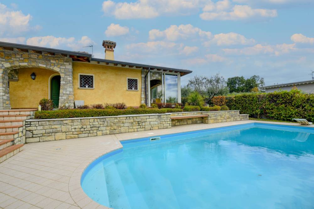 casa indipendente in vendita a San Felice del Benaco
