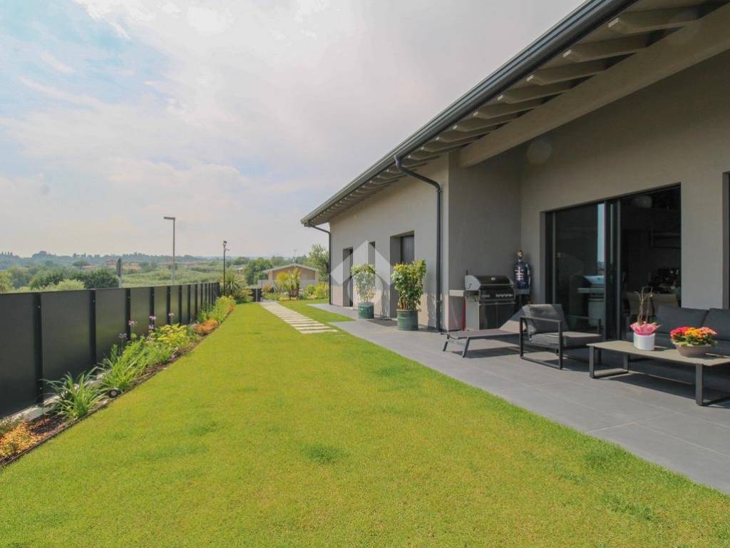 casa indipendente in vendita a San Felice del Benaco