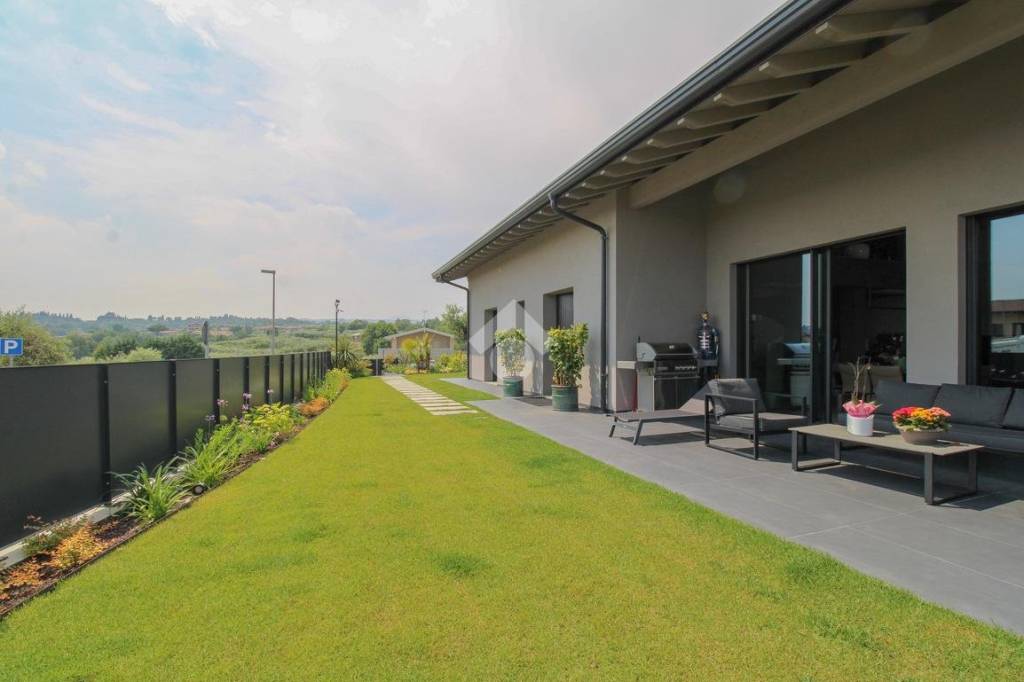 casa indipendente in vendita a San Felice del Benaco