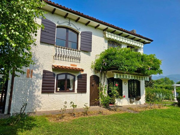 casa indipendente in vendita a San Felice del Benaco