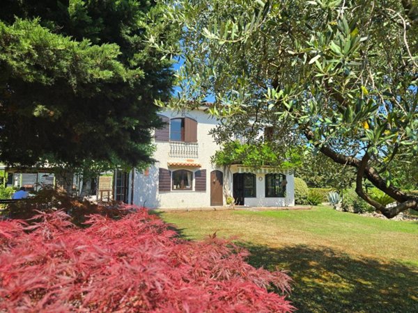 casa indipendente in vendita a San Felice del Benaco