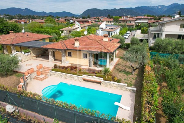 casa indipendente in vendita a San Felice del Benaco