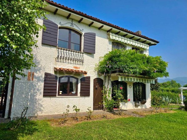 casa indipendente in vendita a San Felice del Benaco