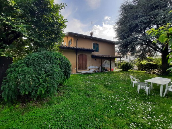 casa indipendente in vendita a San Felice del Benaco in zona Portese