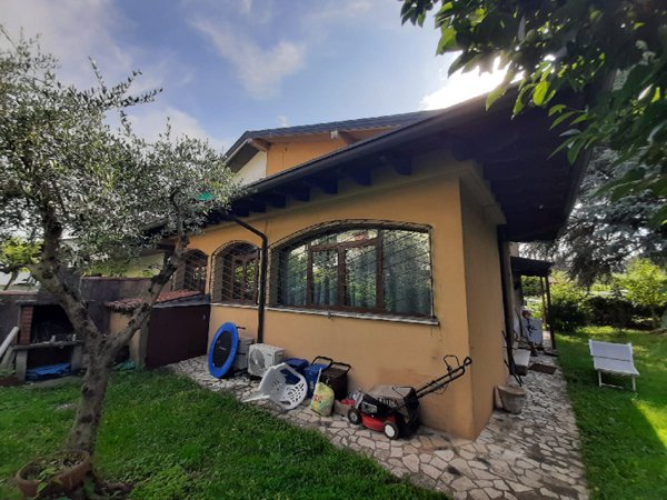 casa indipendente in vendita a San Felice del Benaco in zona Portese