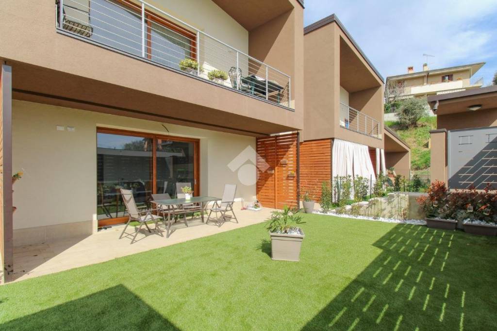 appartamento in vendita a San Felice del Benaco in zona Portese