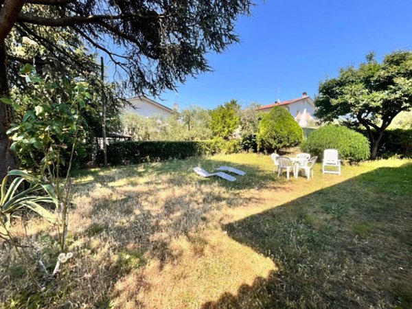 casa indipendente in vendita a San Felice del Benaco in zona Portese