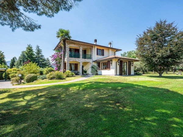 casa indipendente in vendita a San Felice del Benaco in zona Portese