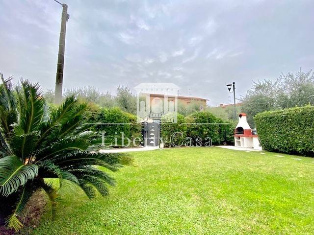 casa indipendente in vendita a San Felice del Benaco in zona Portese