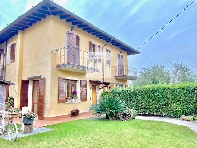 casa indipendente in vendita a San Felice del Benaco in zona Portese