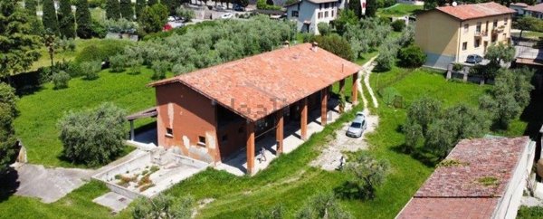 casa indipendente in vendita a San Felice del Benaco