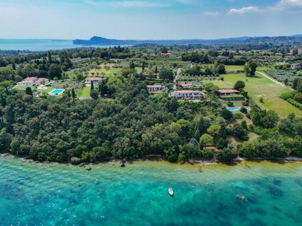casa indipendente in vendita a San Felice del Benaco