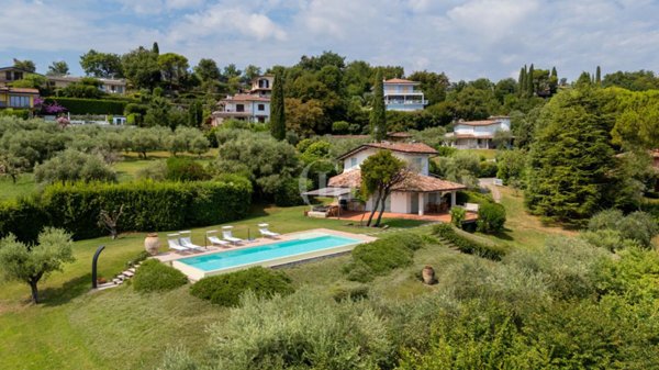 casa indipendente in vendita a San Felice del Benaco