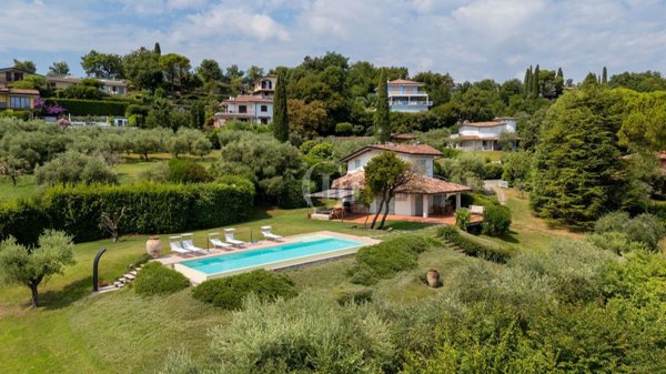casa indipendente in vendita a San Felice del Benaco
