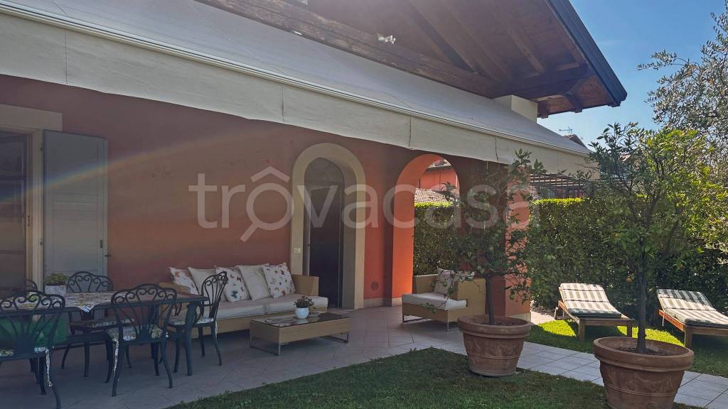casa indipendente in vendita a San Felice del Benaco