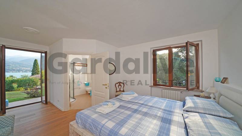 casa indipendente in vendita a San Felice del Benaco in zona Portese