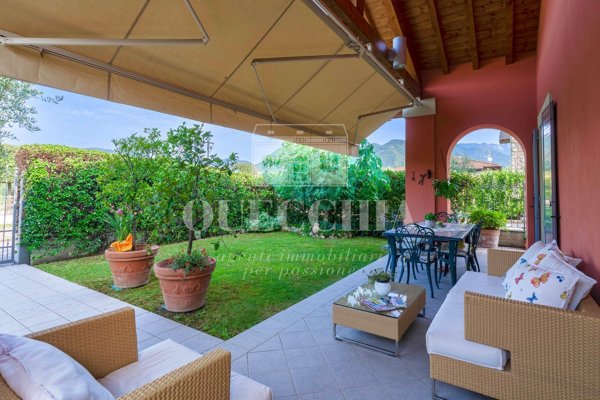 casa indipendente in vendita a San Felice del Benaco