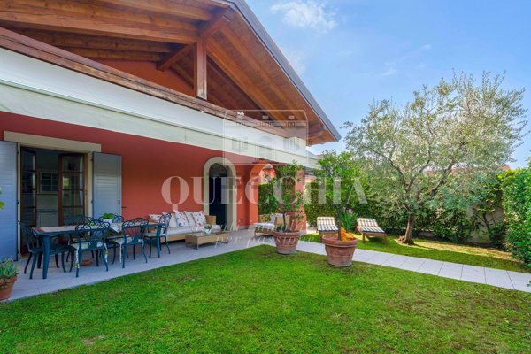 casa indipendente in vendita a San Felice del Benaco