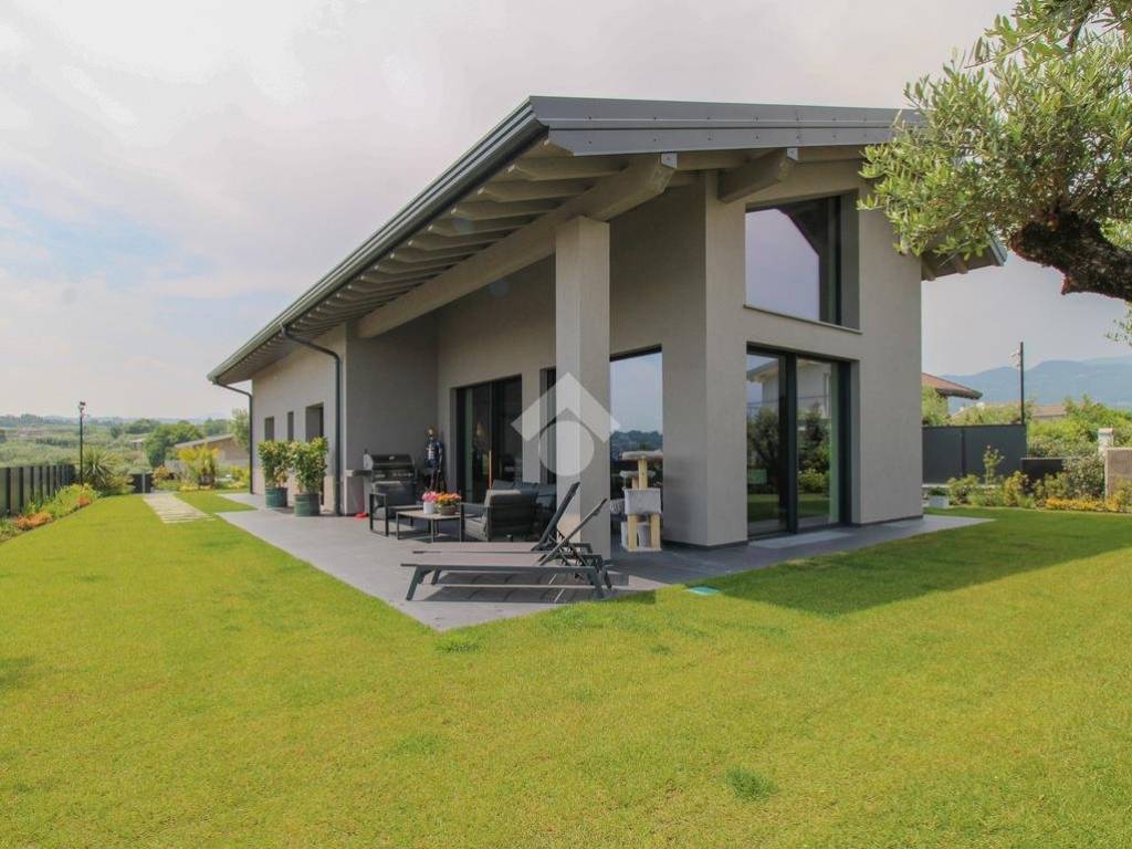 casa indipendente in vendita a San Felice del Benaco