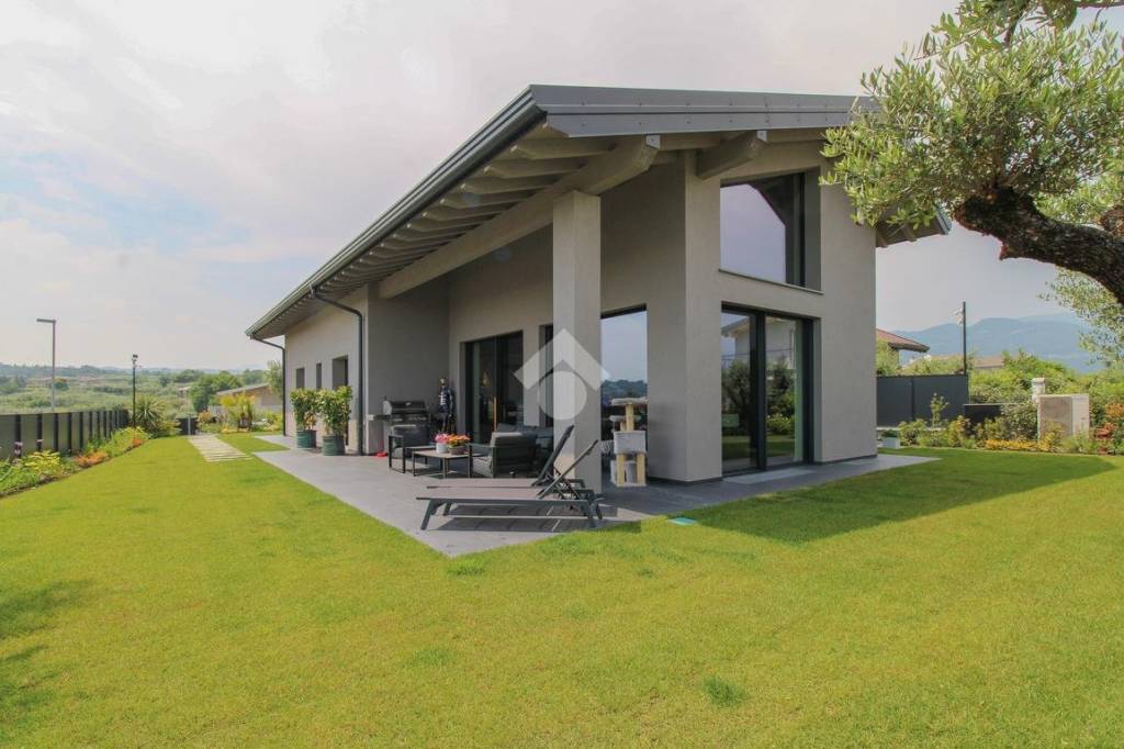 casa indipendente in vendita a San Felice del Benaco