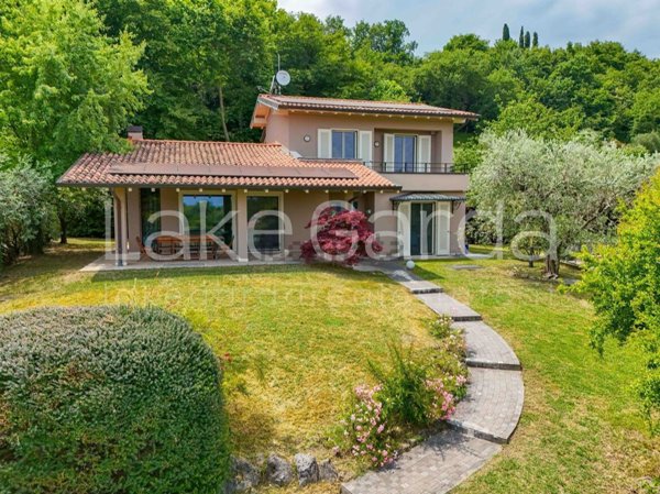 casa indipendente in vendita a San Felice del Benaco