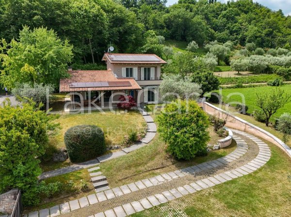 casa indipendente in vendita a San Felice del Benaco